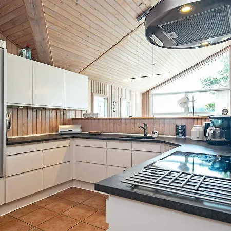 Four-bedroom Holiday In 6 3* Humble