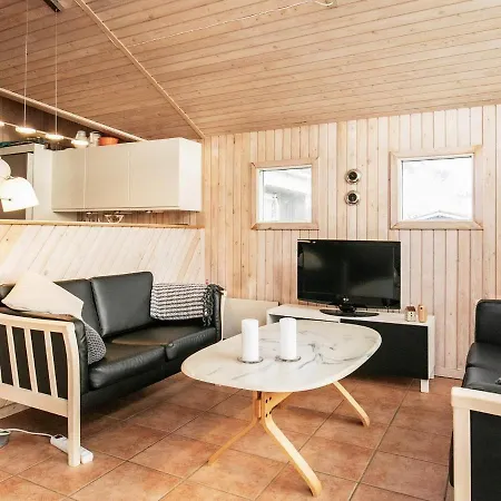 Four-bedroom Holiday In 6 Hotell