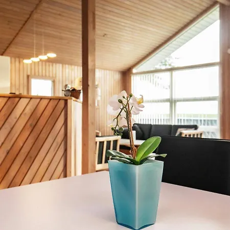 Four-bedroom Holiday In 6 Humble