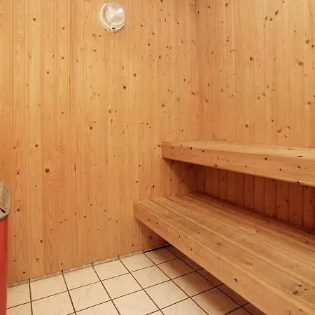 Four-bedroom Holiday In 6 Humble