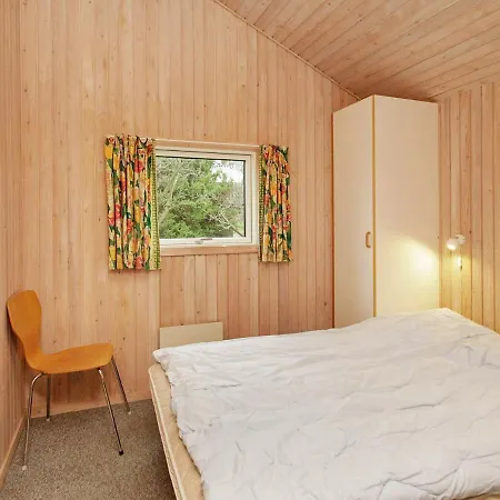 Four-bedroom Holiday In 6 Humble